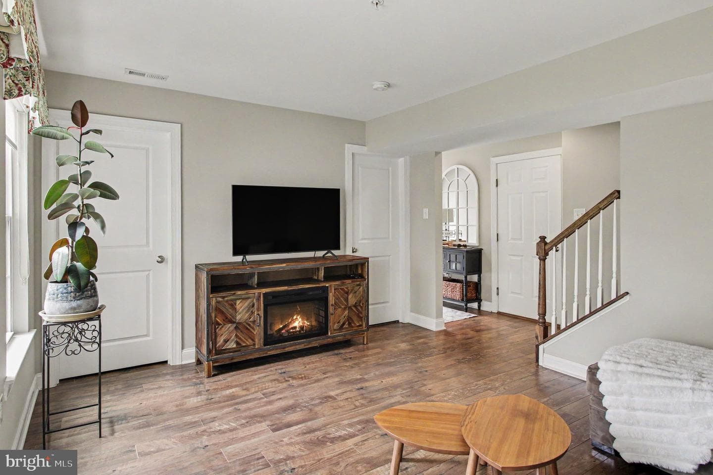 301 W Hamlin Avenue photo 4