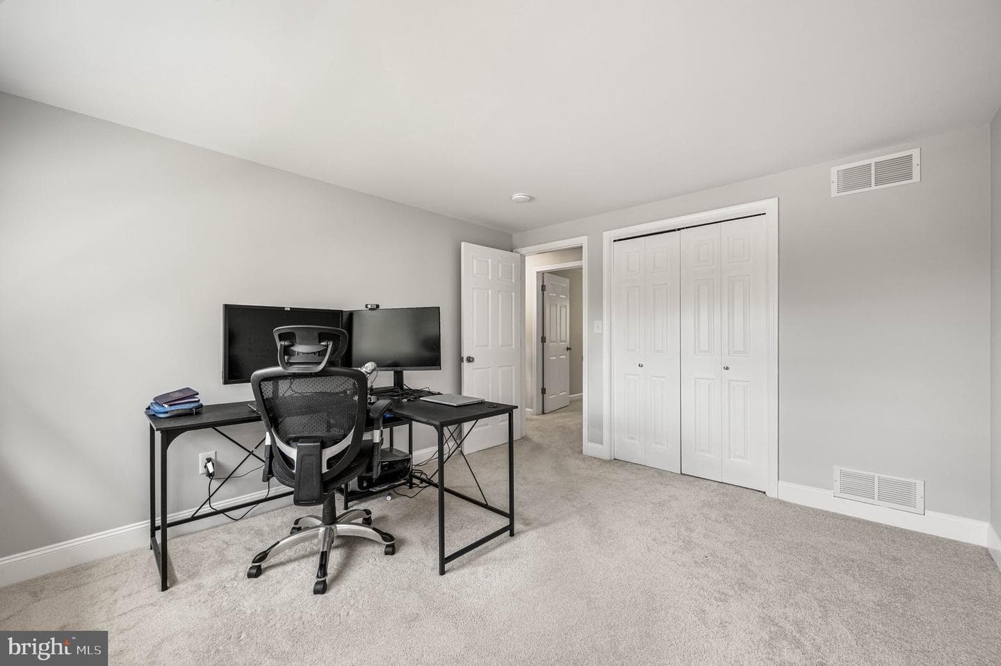 748 Centennial Court photo 26
