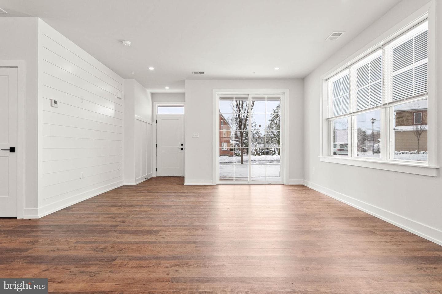 411 Isabelle Court #201 photo 3