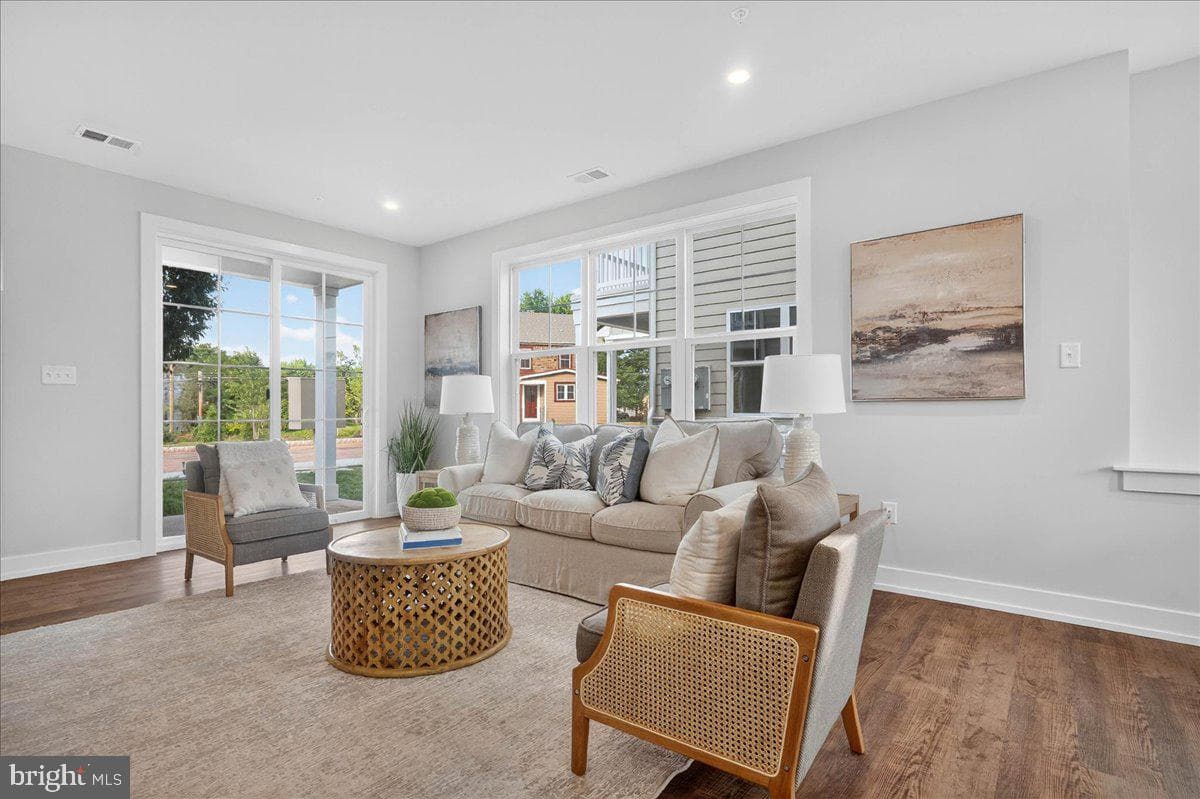 411 Isabelle Court #201 photo 39