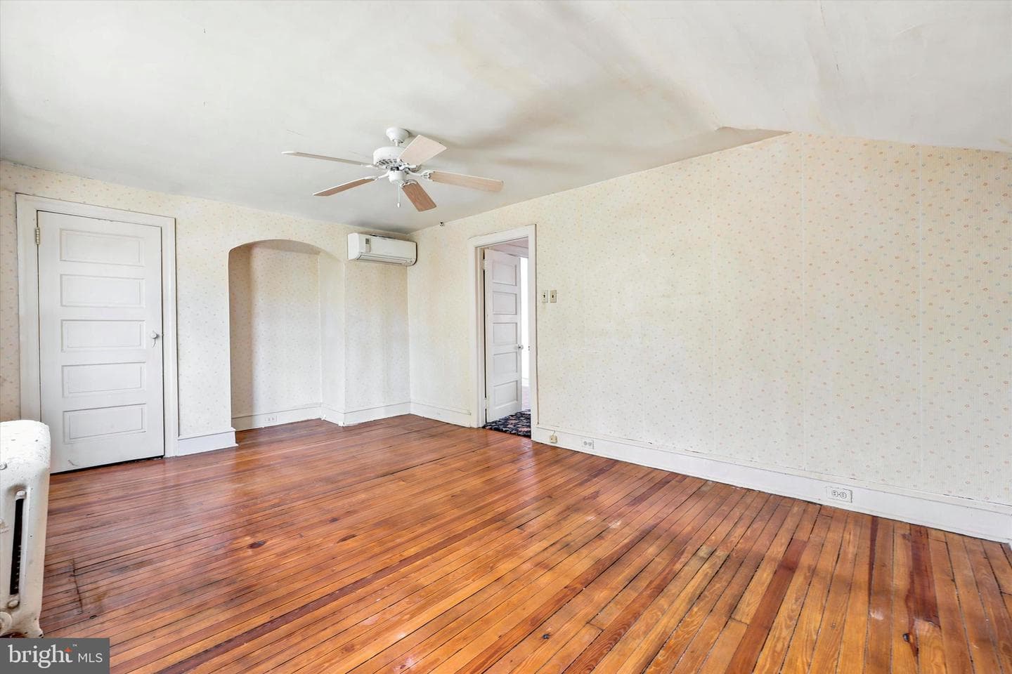 118 N Essex Avenue photo 18