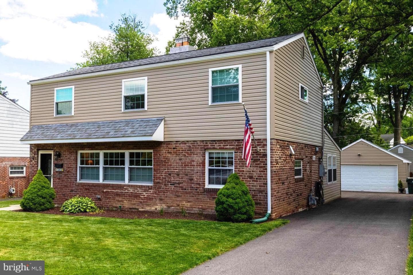 643 Edgley Avenue photo 2