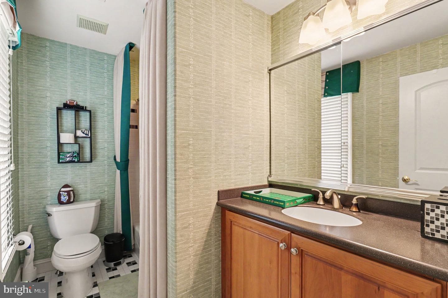 876 Ashbourne Way photo 8
