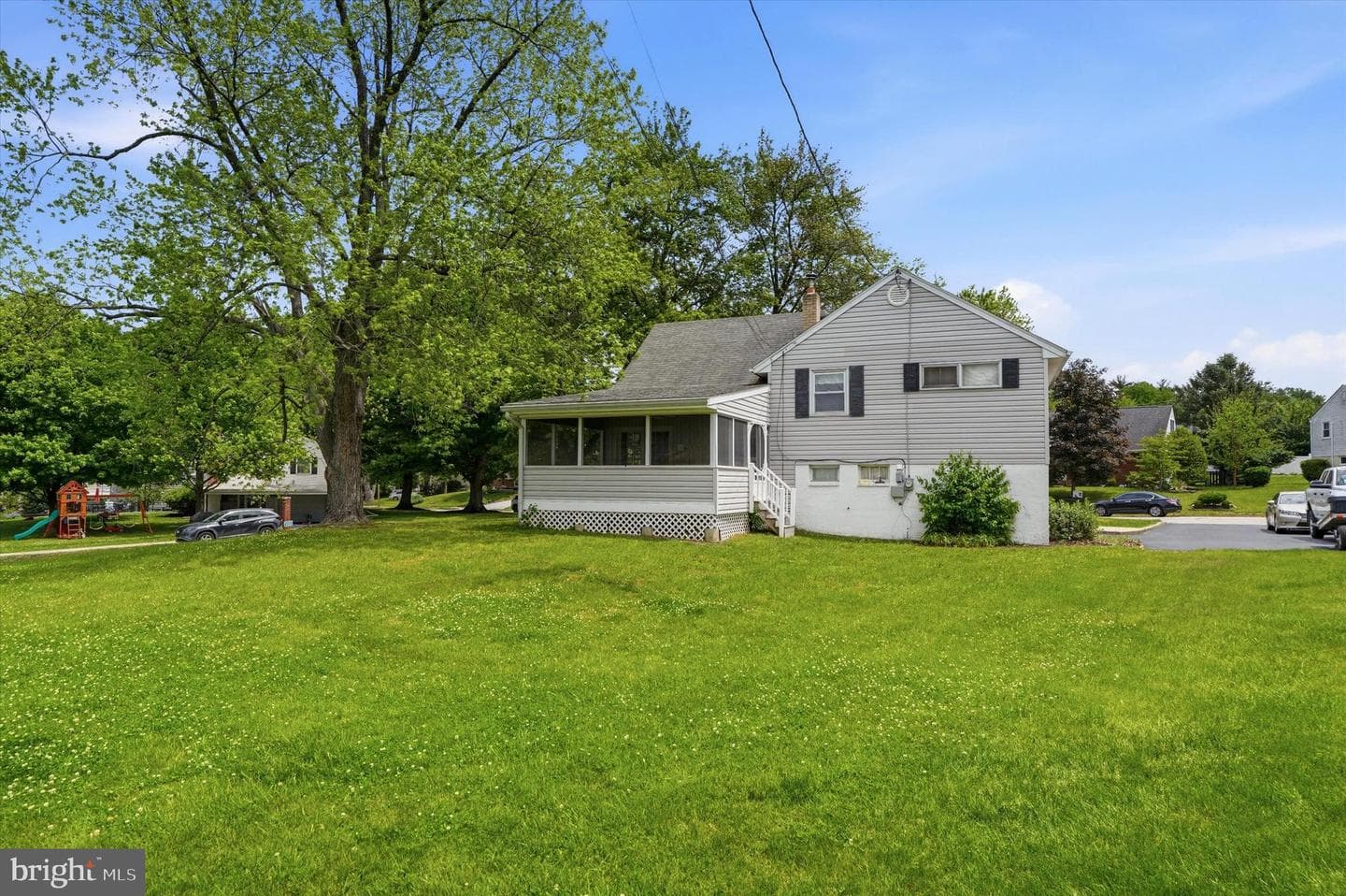 565 Dartmouth Drive photo 17