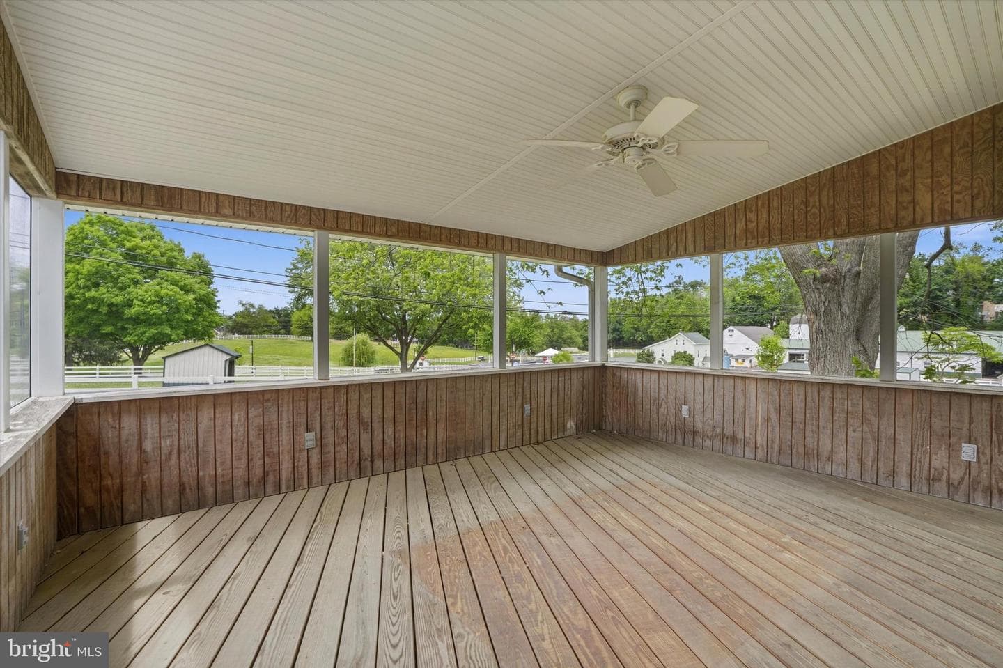 565 Dartmouth Drive photo 9