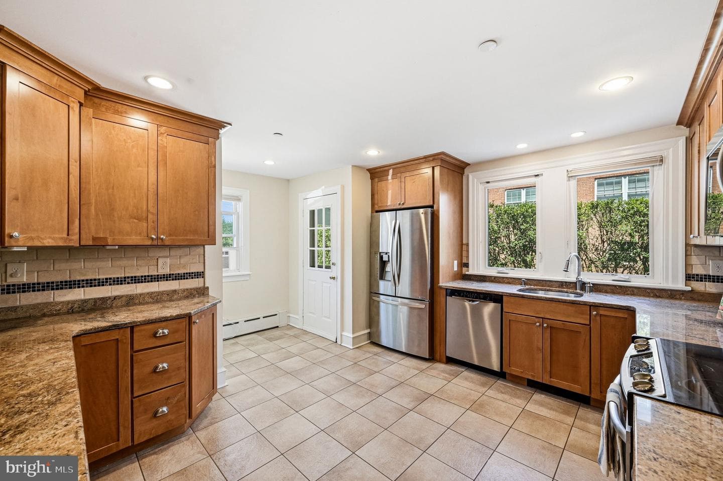 32 W Montgomery Avenue photo 10