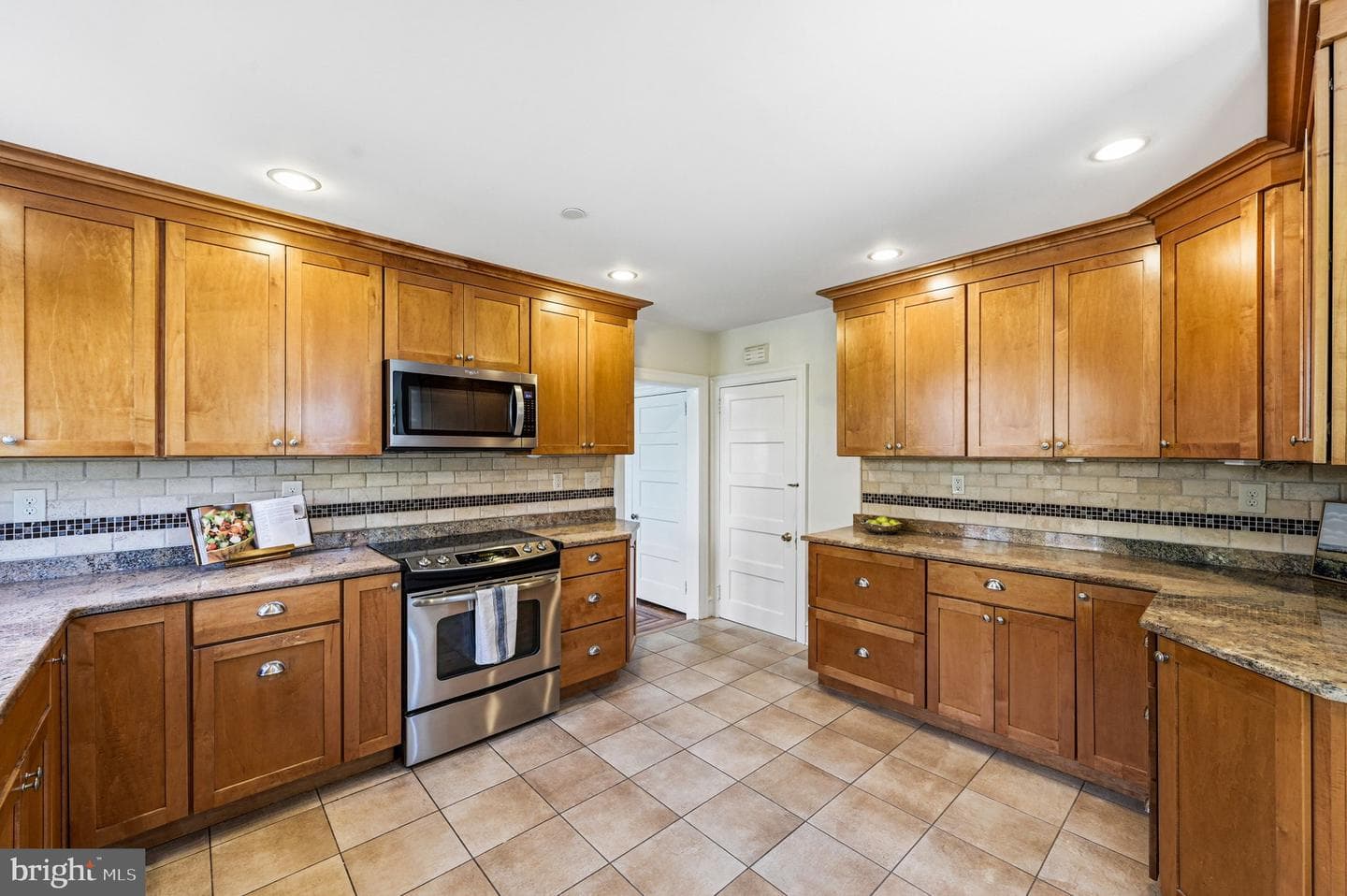 32 W Montgomery Avenue photo 7