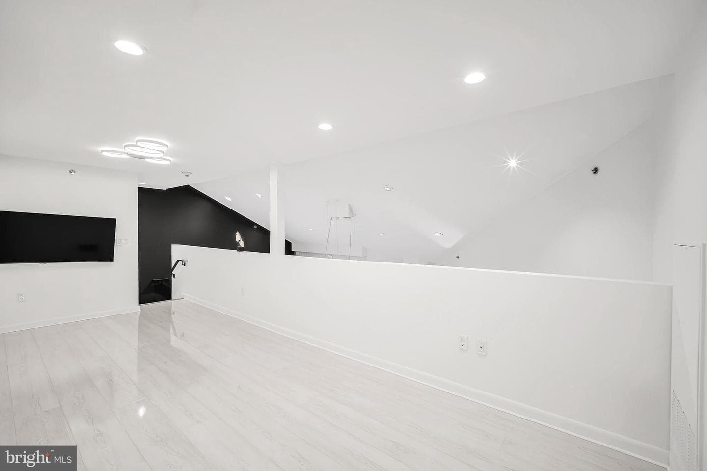 554 Carson Terrace photo 33