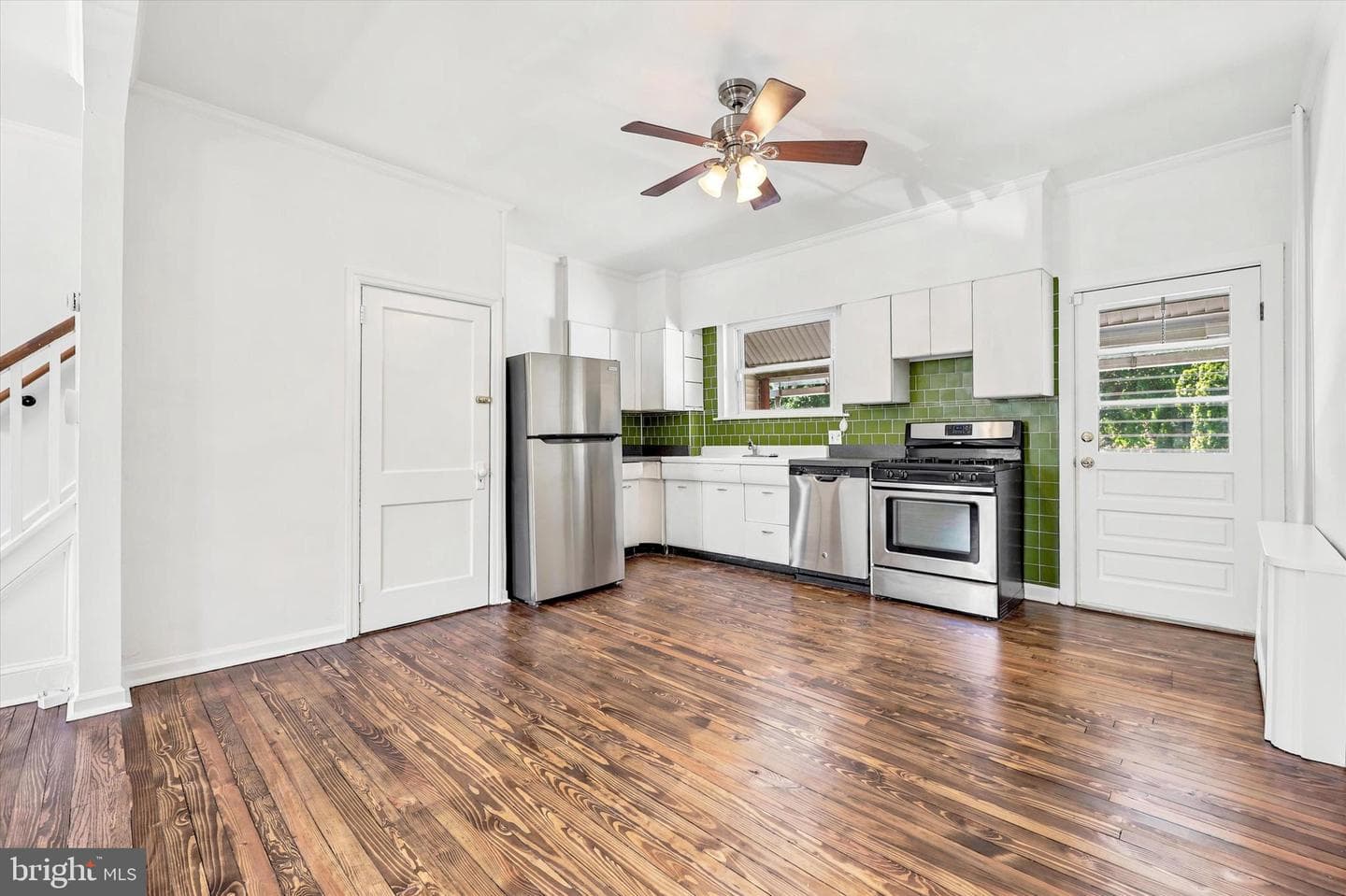 117 E 3rd Avenue photo 4