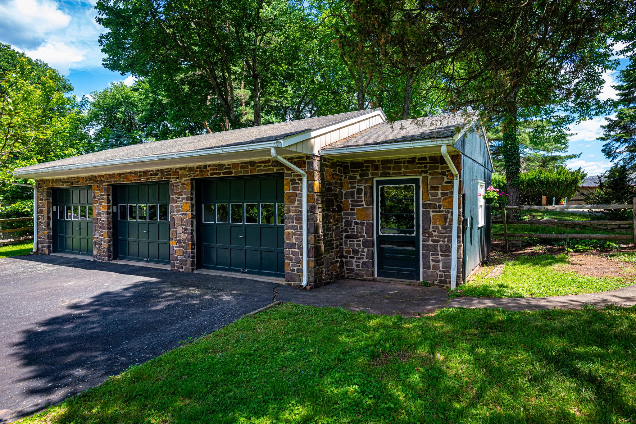 1046 S Trappe photo 40