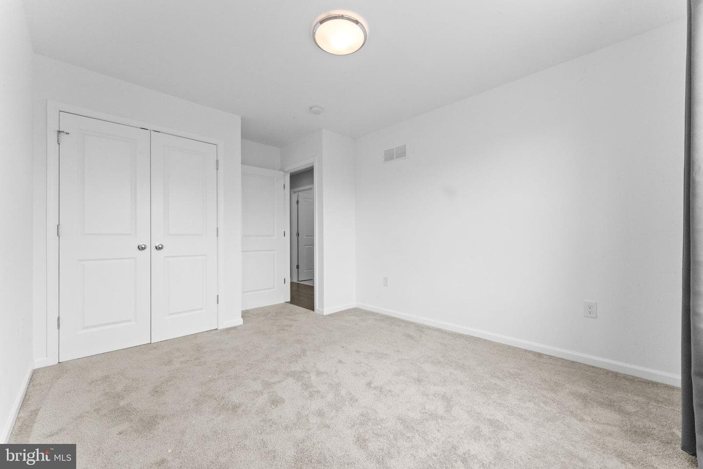 516 Coates Lane photo 21