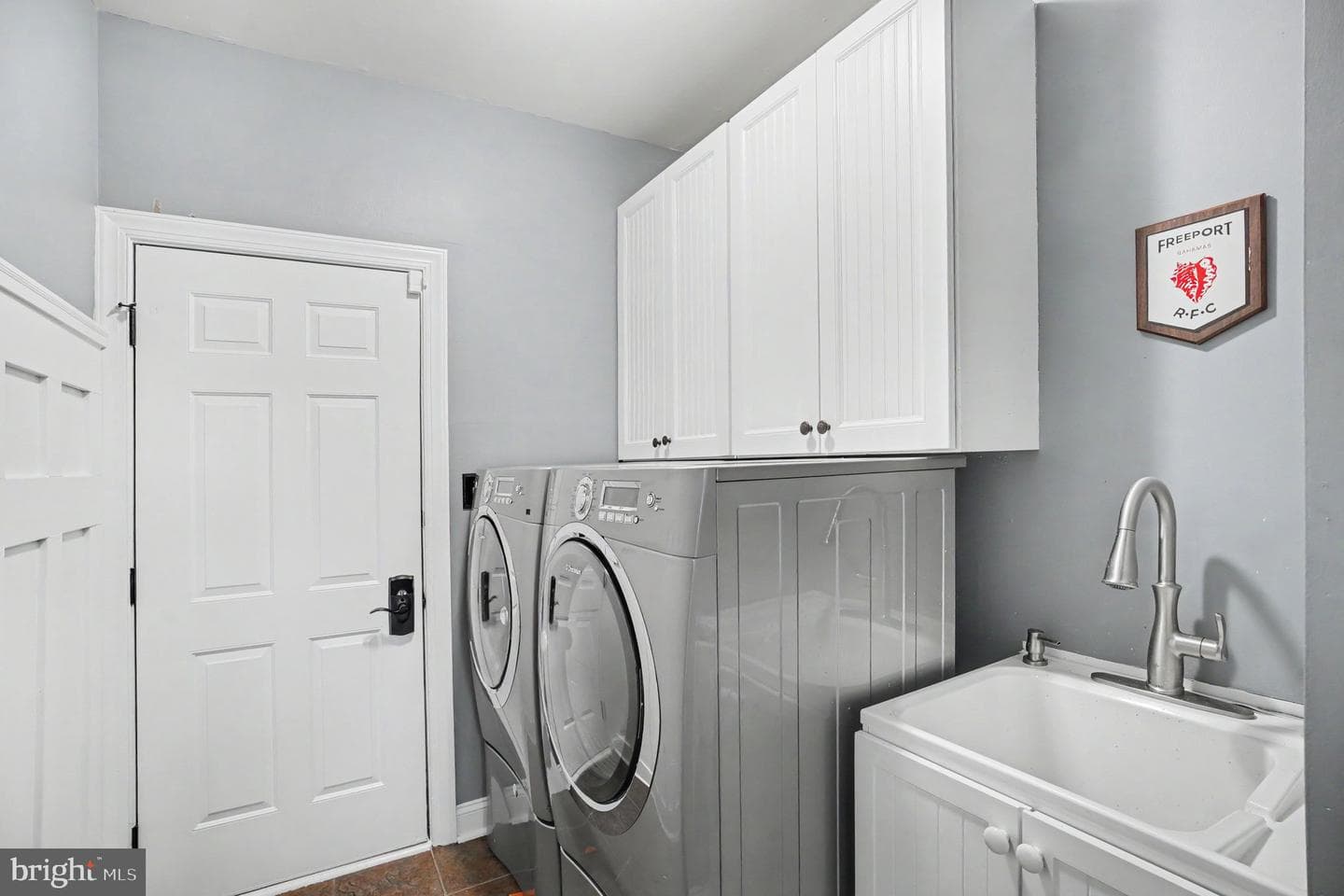 221 Hazeltine Circle photo 21