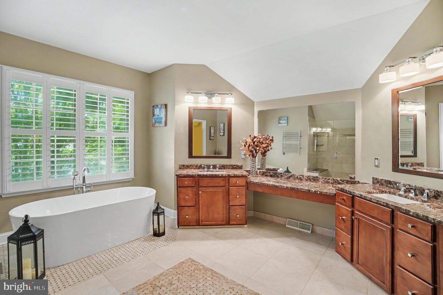 221 Hazeltine Circle photo 24