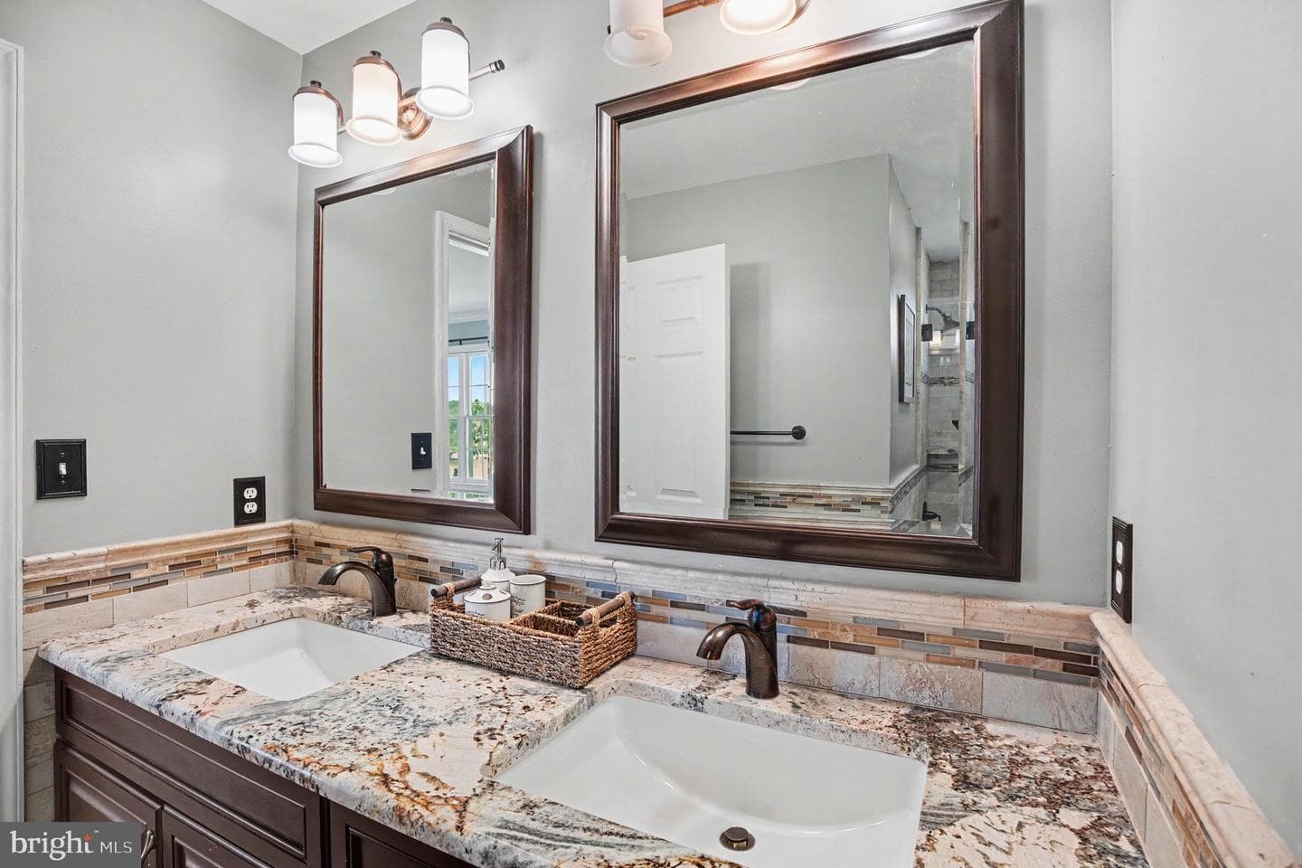 221 Hazeltine Circle photo 28