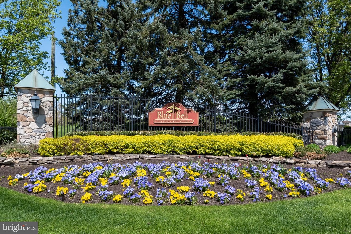 221 Hazeltine Circle photo 65