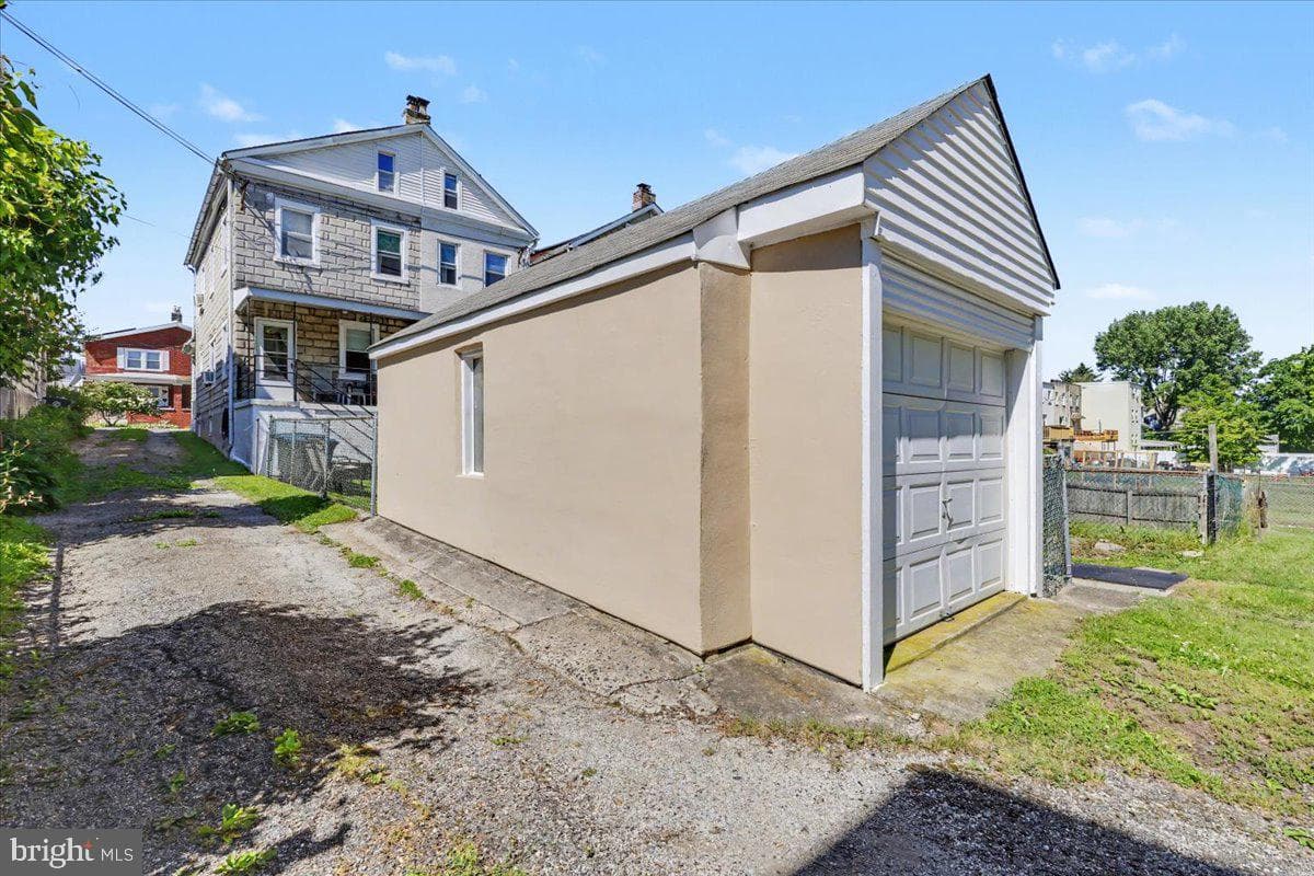 208 W 7th Avenue photo 23