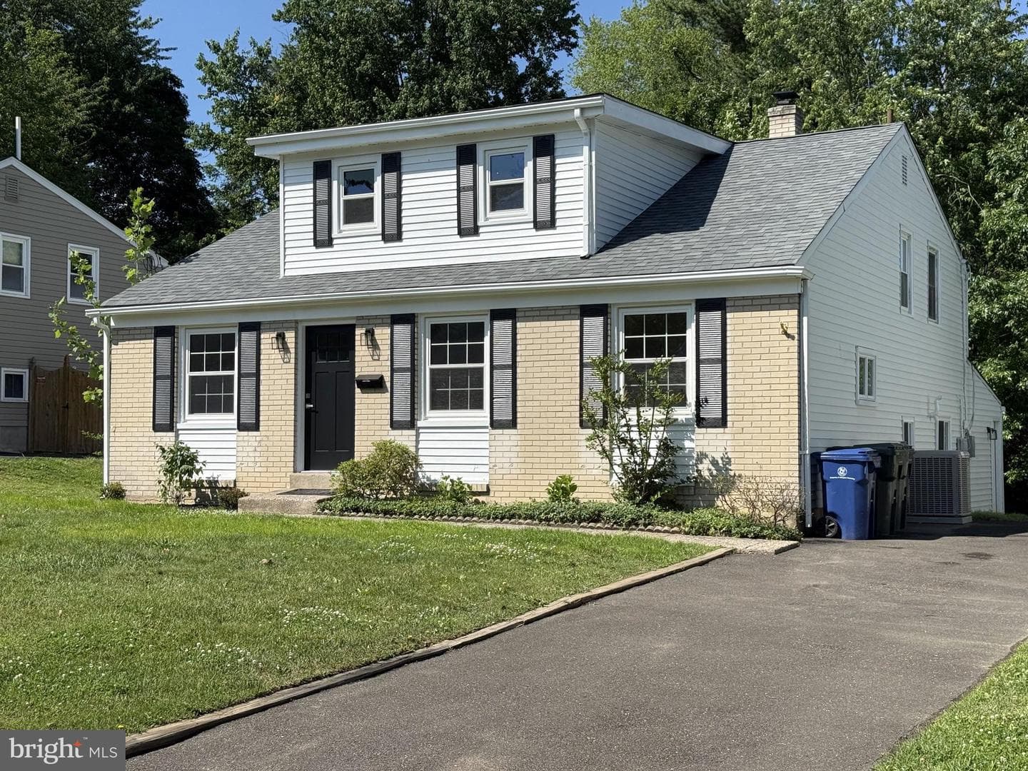 2921 Senak Road, Abington