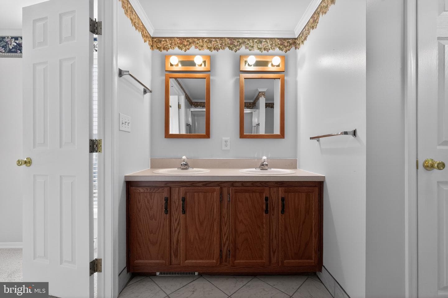 24 Longwood Court E photo 18