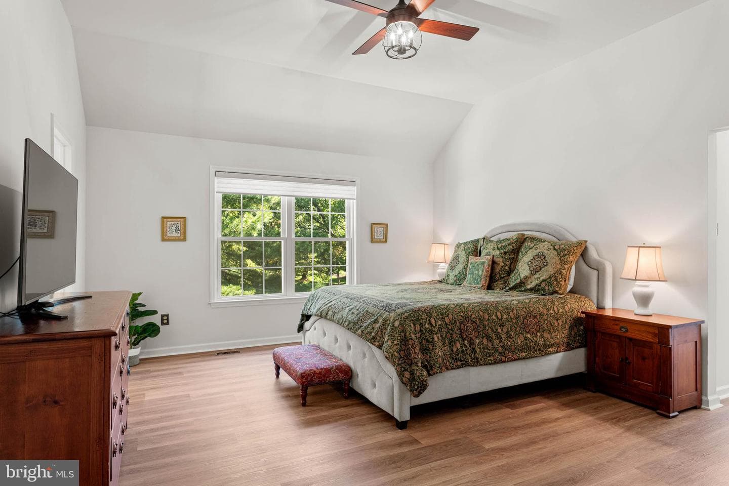 401 Tamworth Court photo 19