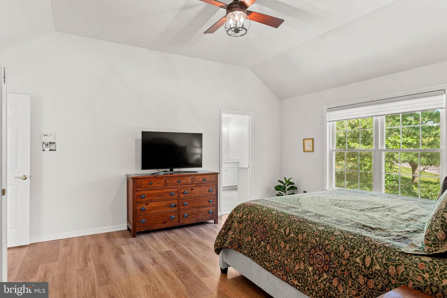 401 Tamworth Court photo 20