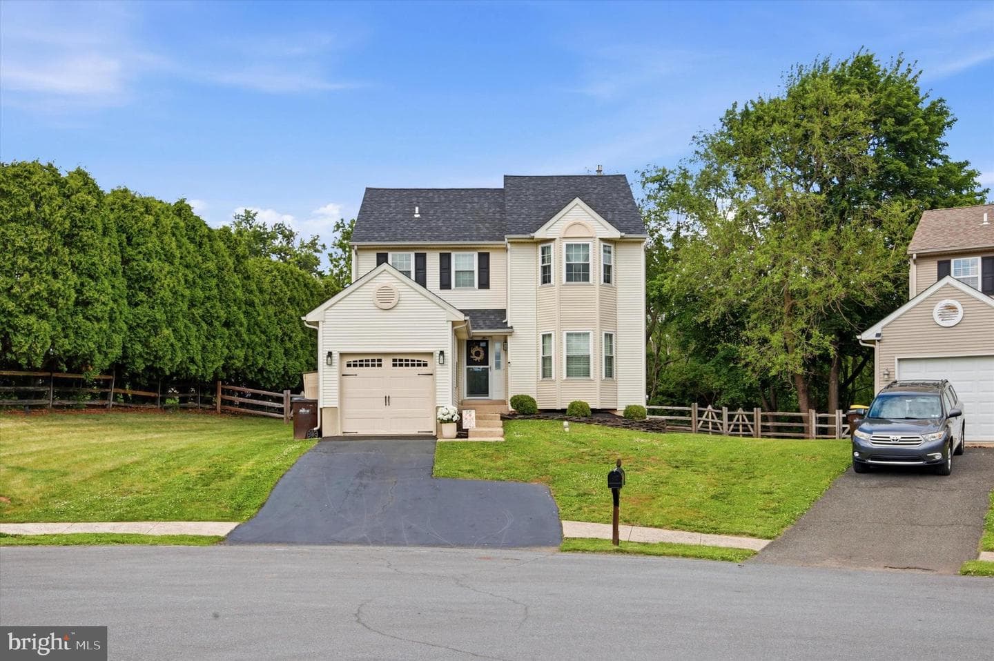 810 Elizabeth Court photo 2