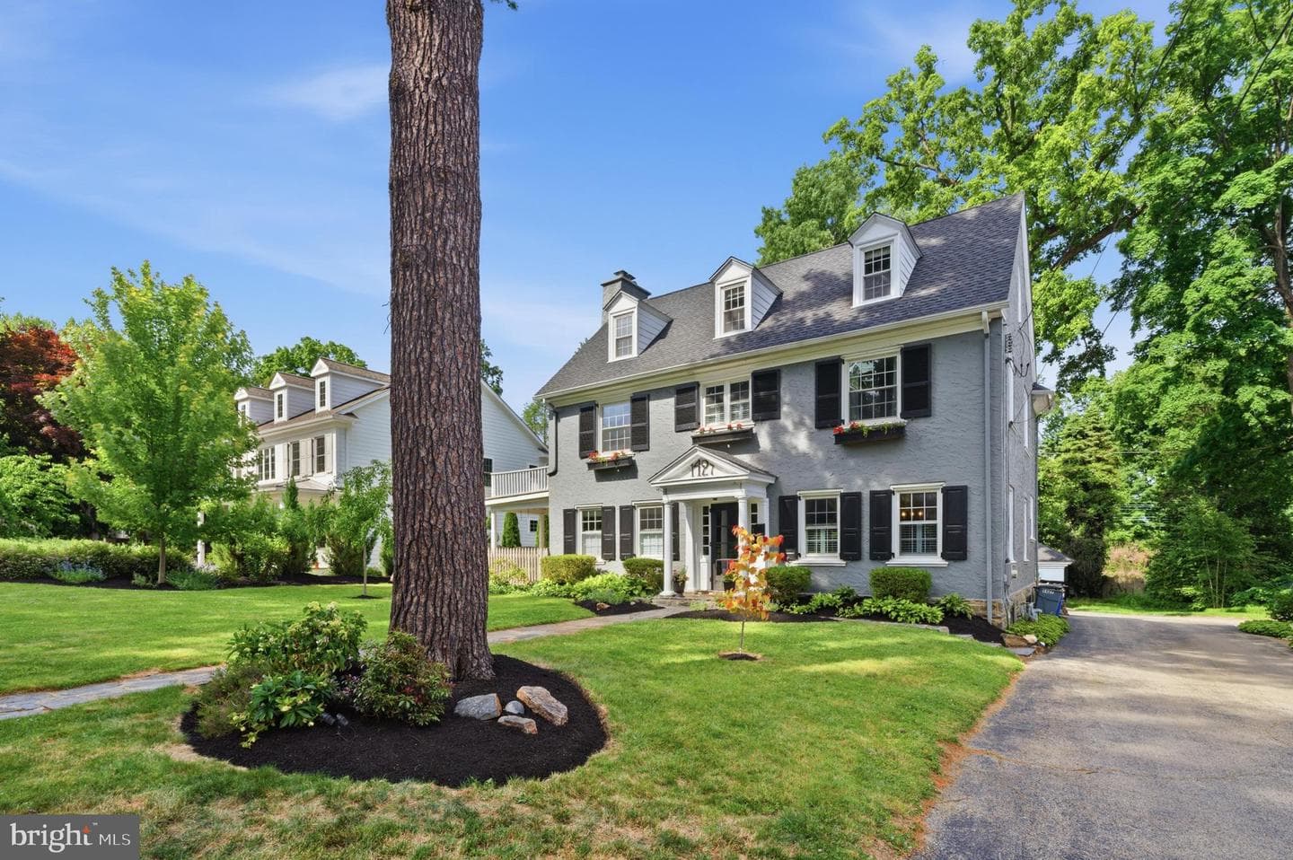 1427 Orchard Way photo 2