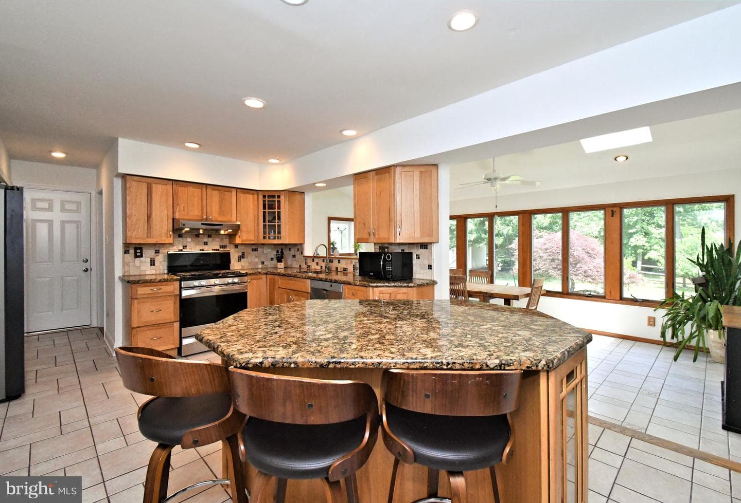 103 Chaucer Court photo 18