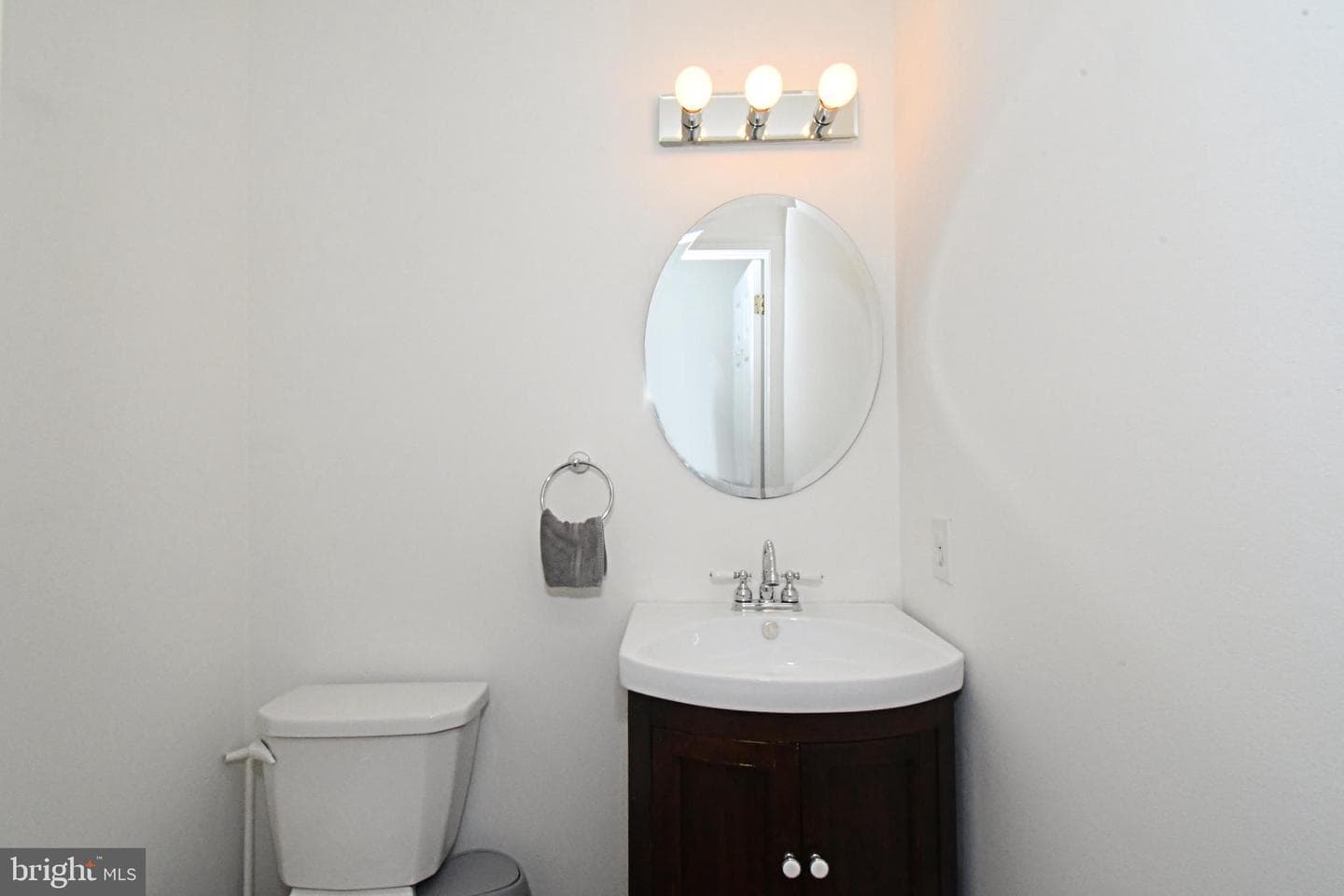 103 Chaucer Court photo 28