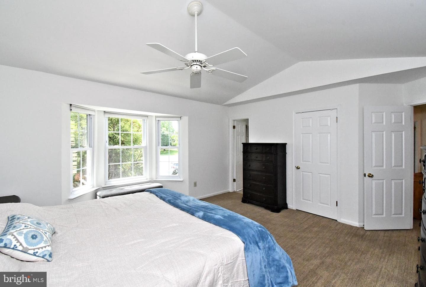 103 Chaucer Court photo 30