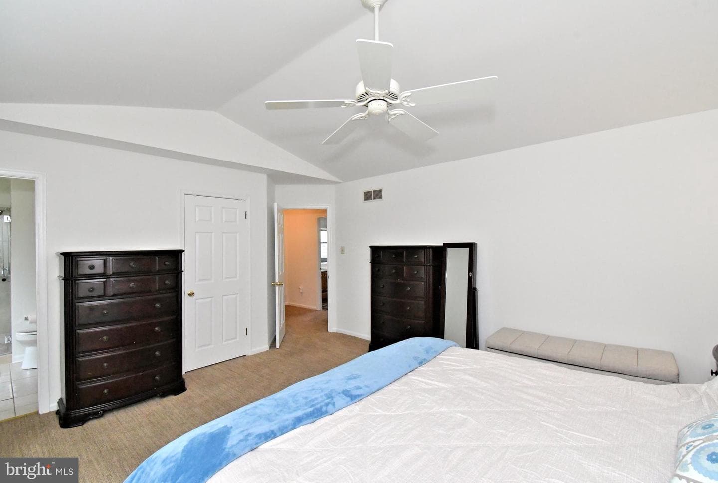 103 Chaucer Court photo 32