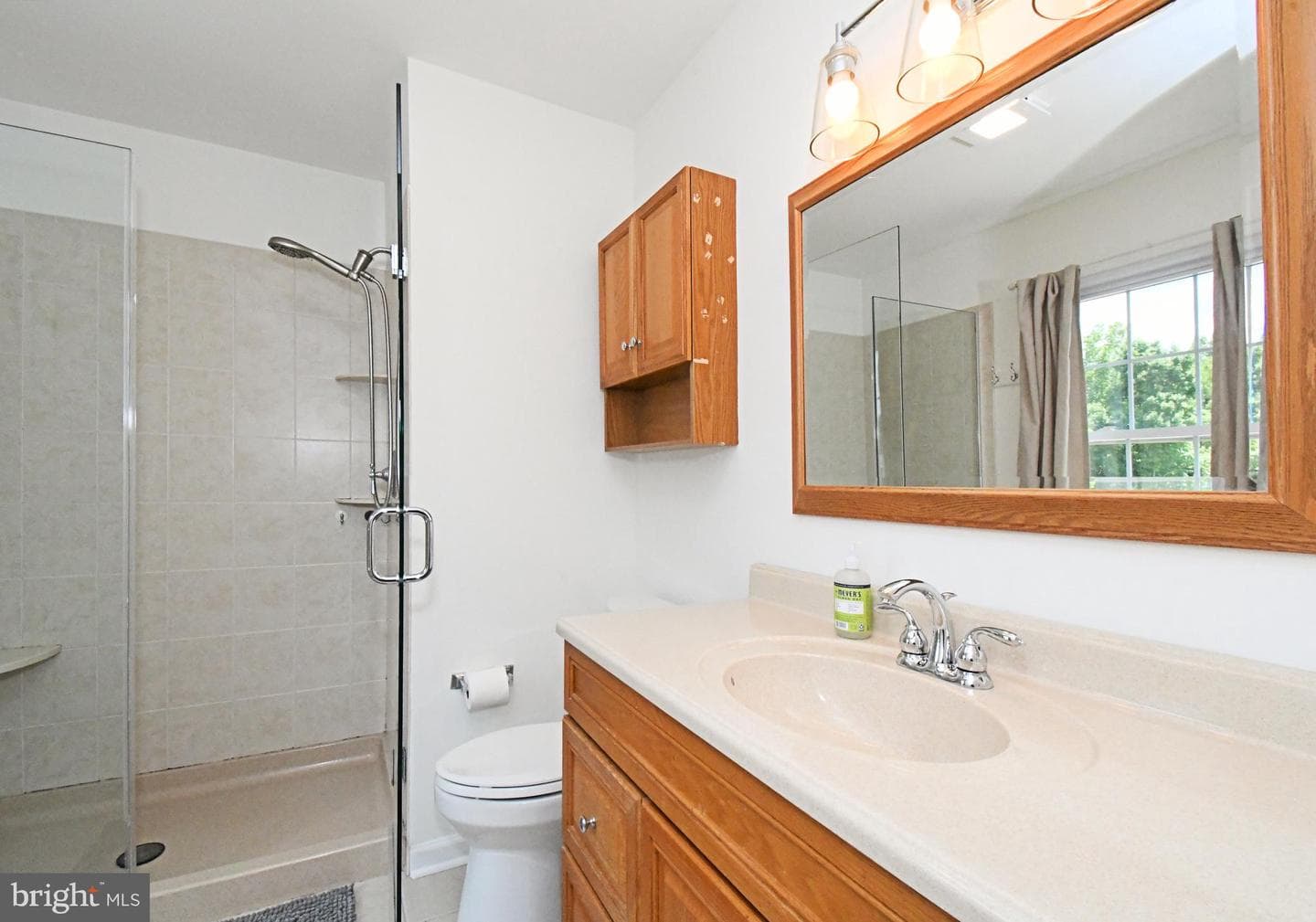 103 Chaucer Court photo 35