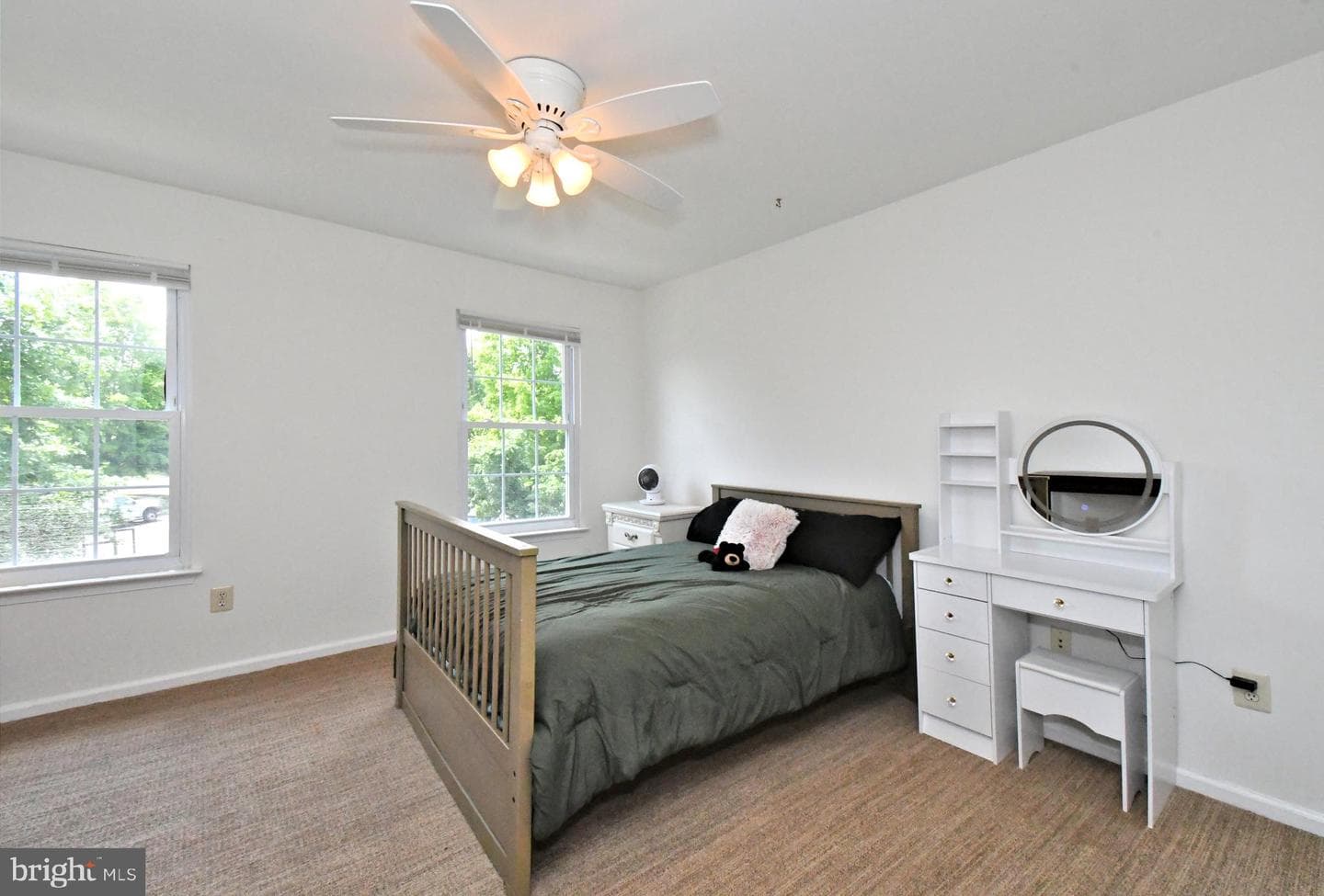 103 Chaucer Court photo 36