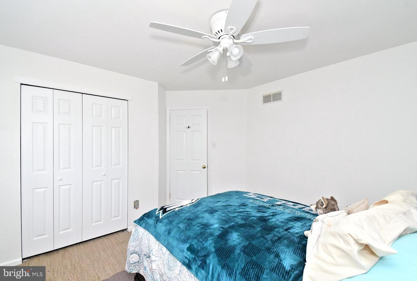 103 Chaucer Court photo 39