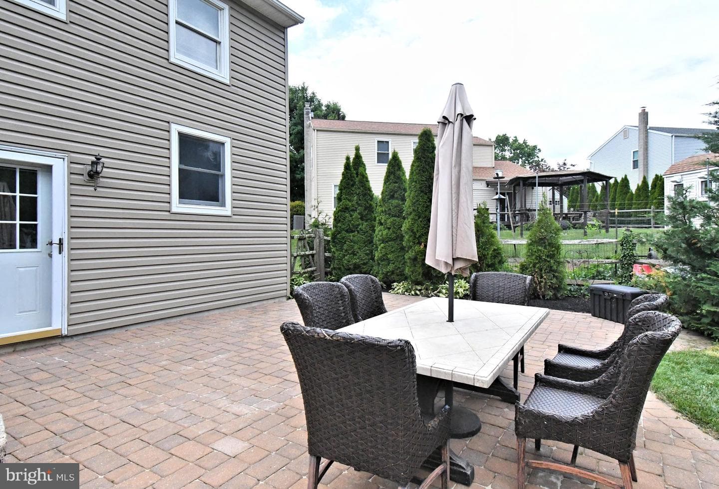 103 Chaucer Court photo 54