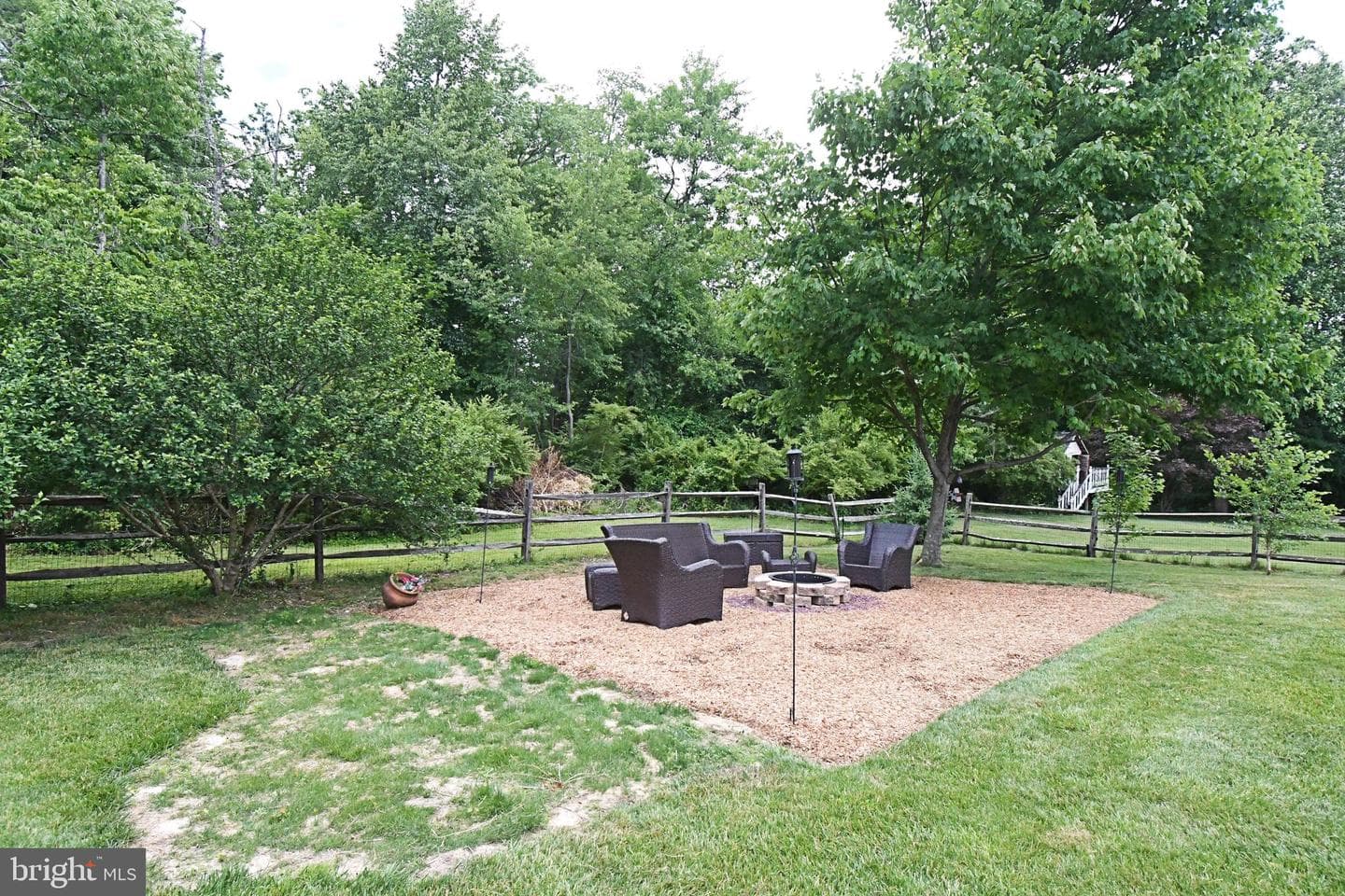 103 Chaucer Court photo 60