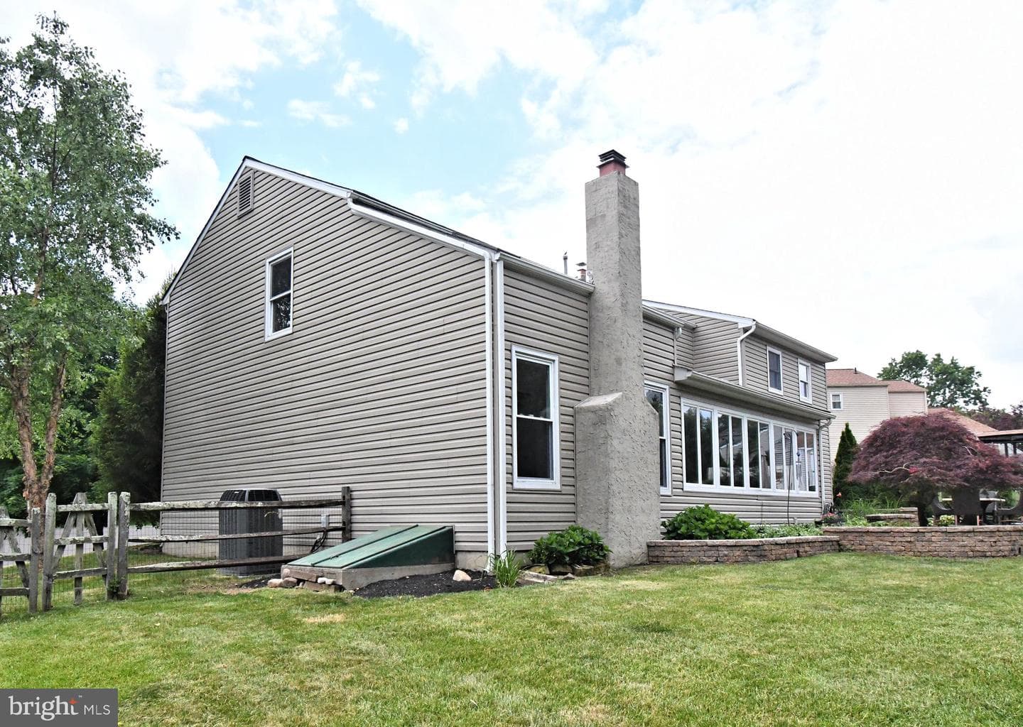 103 Chaucer Court photo 64