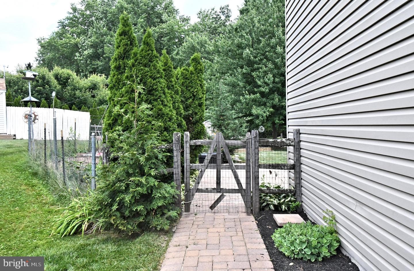 103 Chaucer Court photo 65