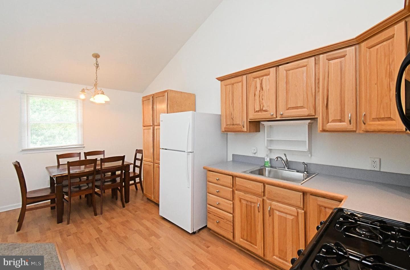 103 Chaucer Court photo 71