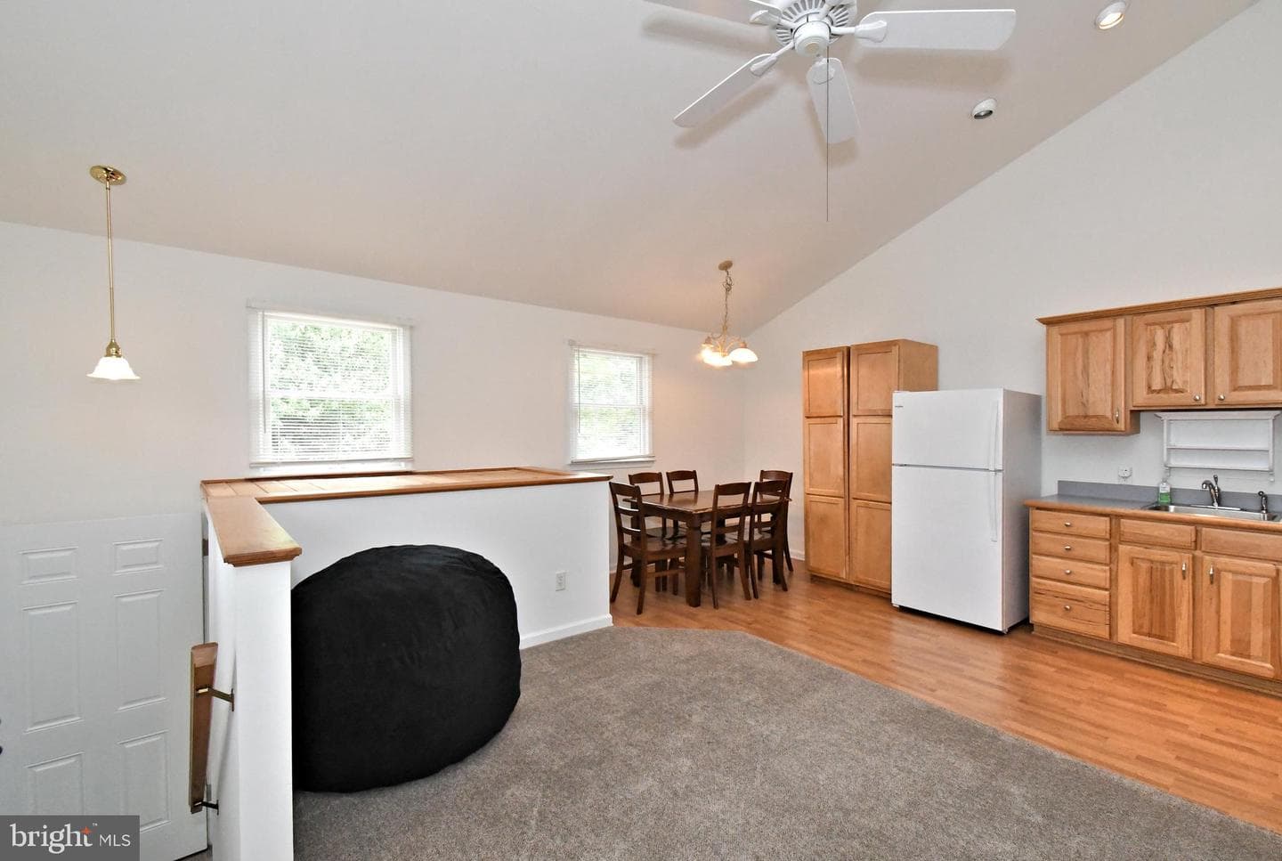 103 Chaucer Court photo 75