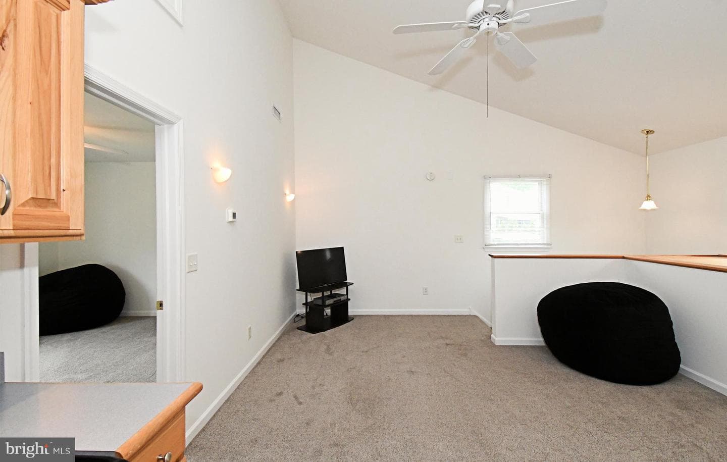 103 Chaucer Court photo 76
