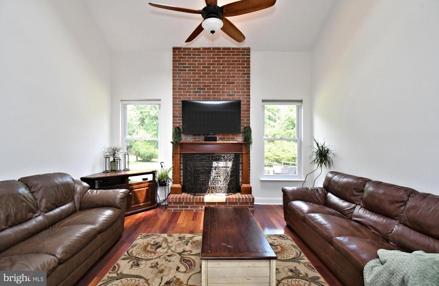103 Chaucer Court photo 8