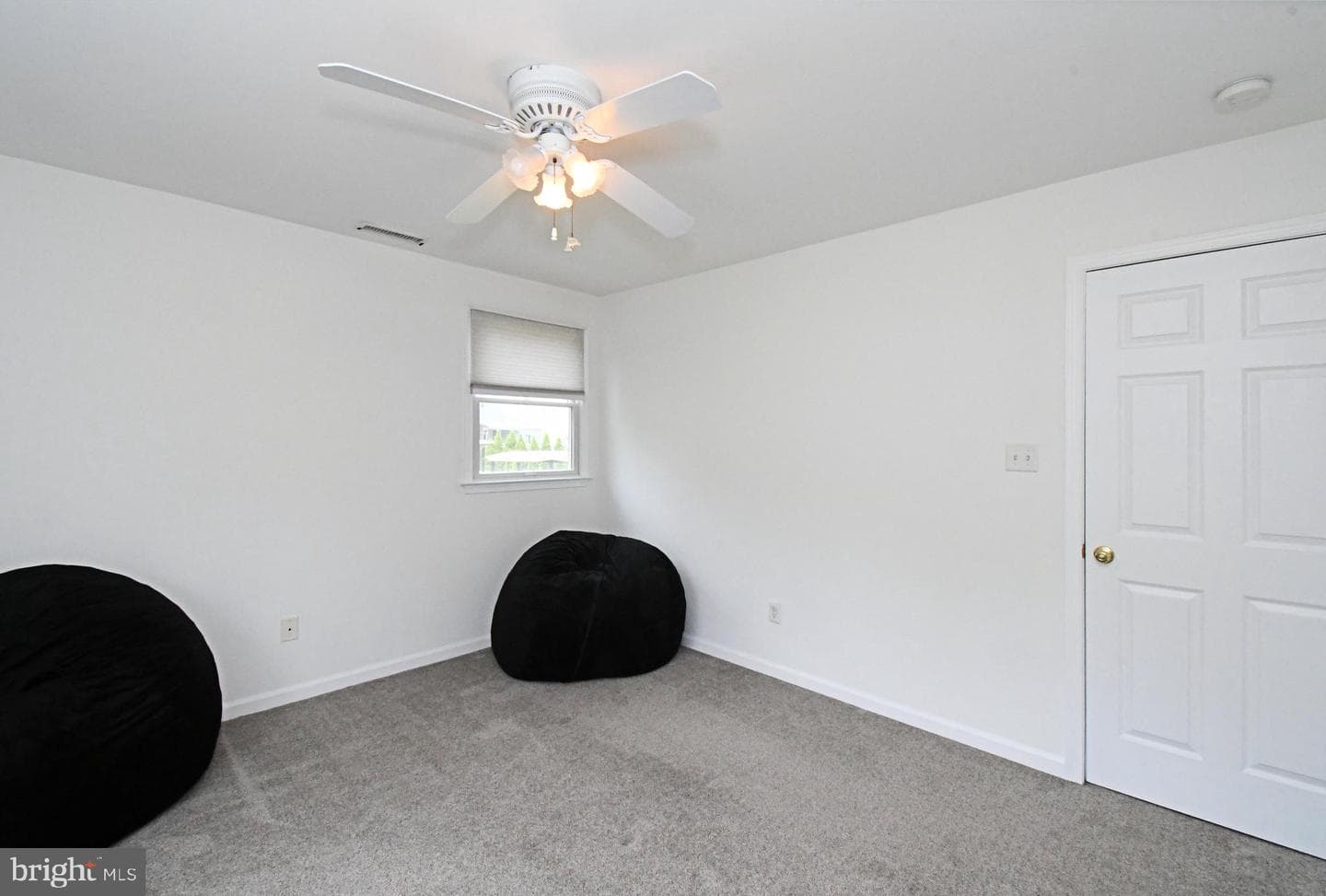 103 Chaucer Court photo 80