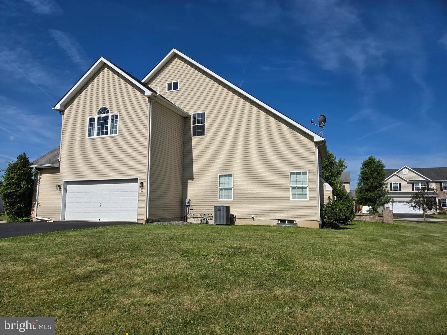 100 Lilac Lane photo 5