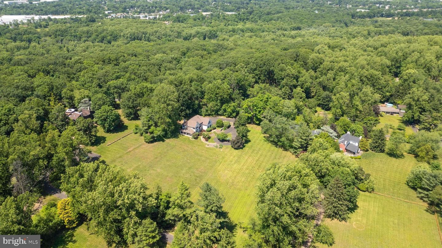 2160 Huntingdon Road photo 57