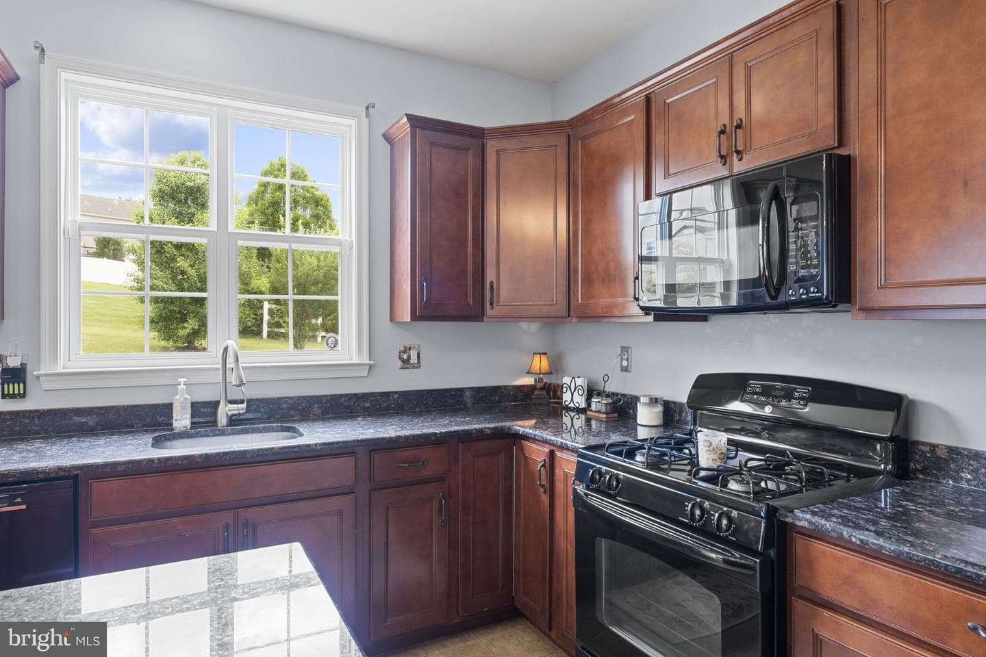 114 Lawrence Drive photo 12