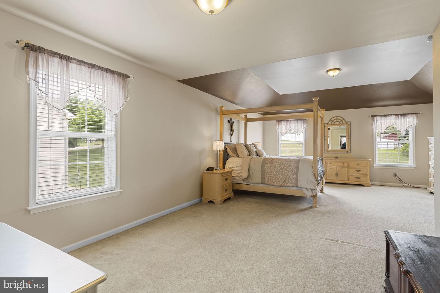 114 Lawrence Drive photo 20