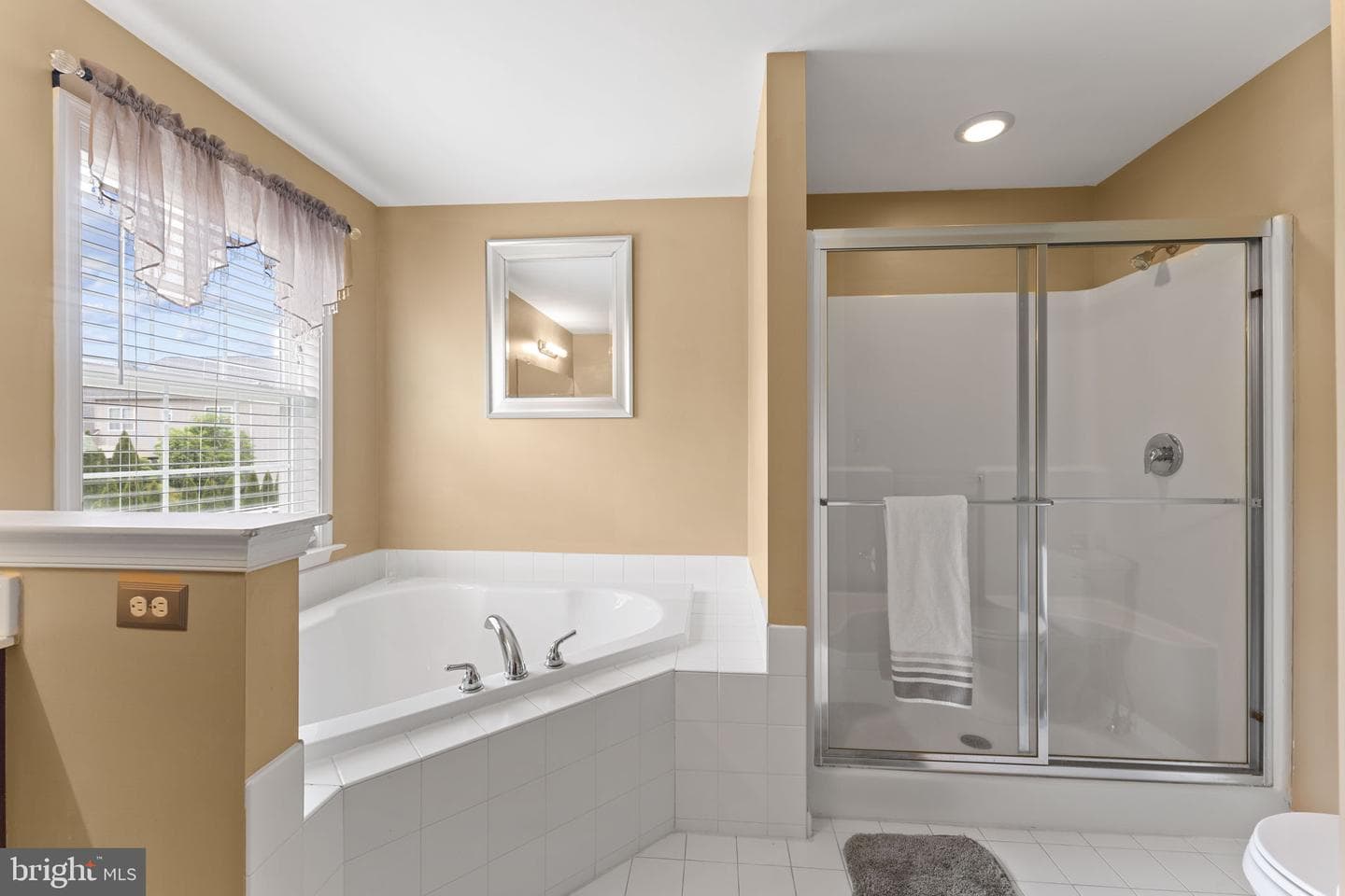 114 Lawrence Drive photo 23
