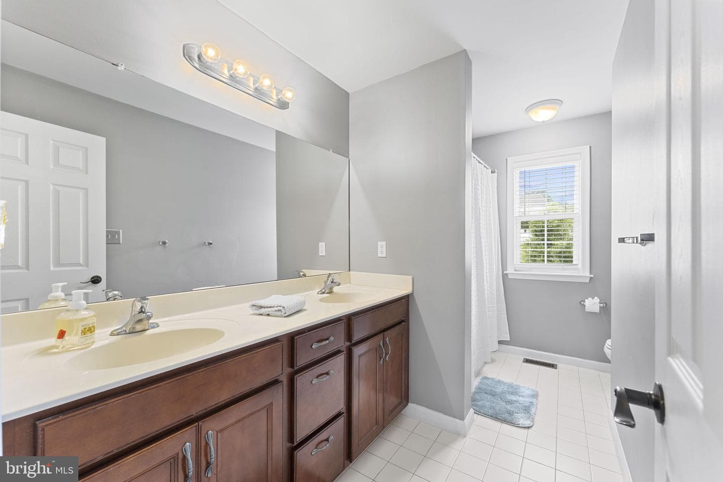 114 Lawrence Drive photo 29