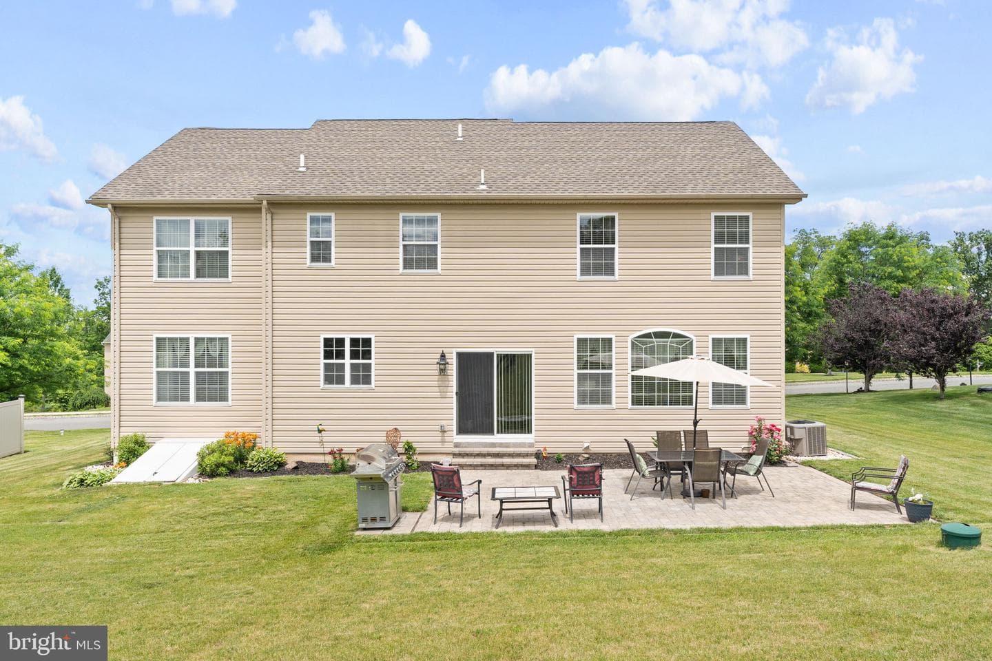114 Lawrence Drive photo 33
