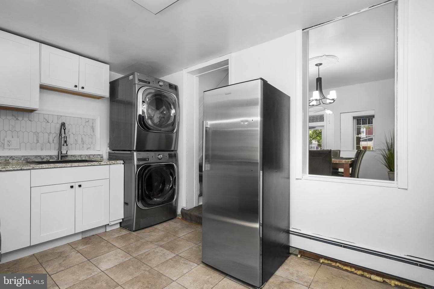 851 Queen Street photo 9